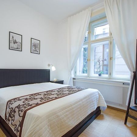 Modern Apartment Charvátova Praga Esterno foto