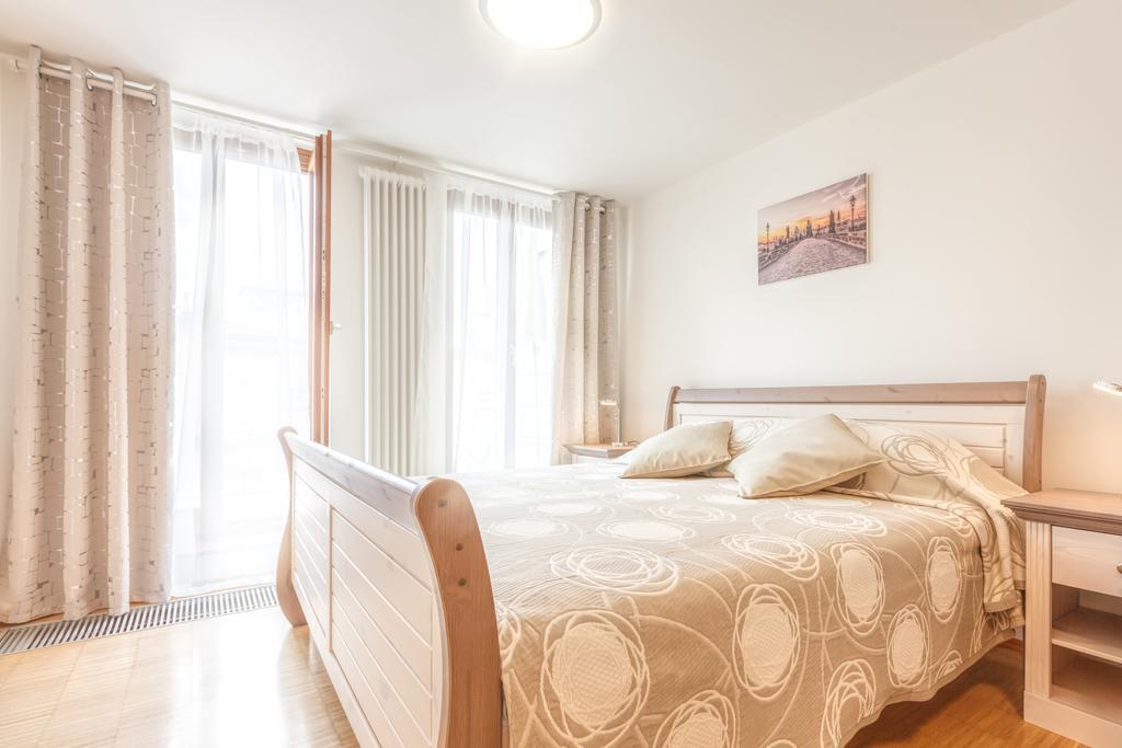 Modern Apartment Charvátova Praga Esterno foto