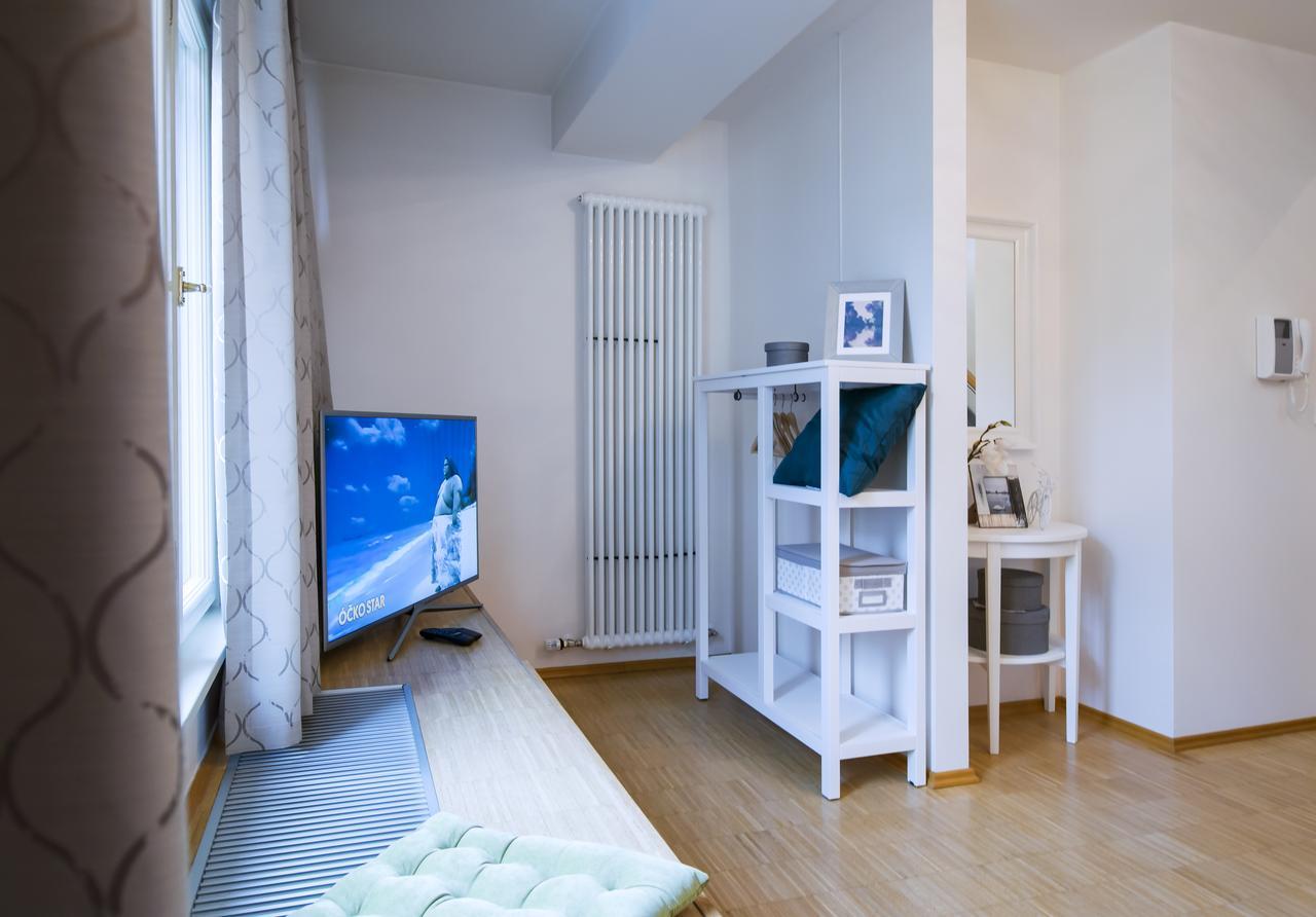 Modern Apartment Charvátova Praga Esterno foto