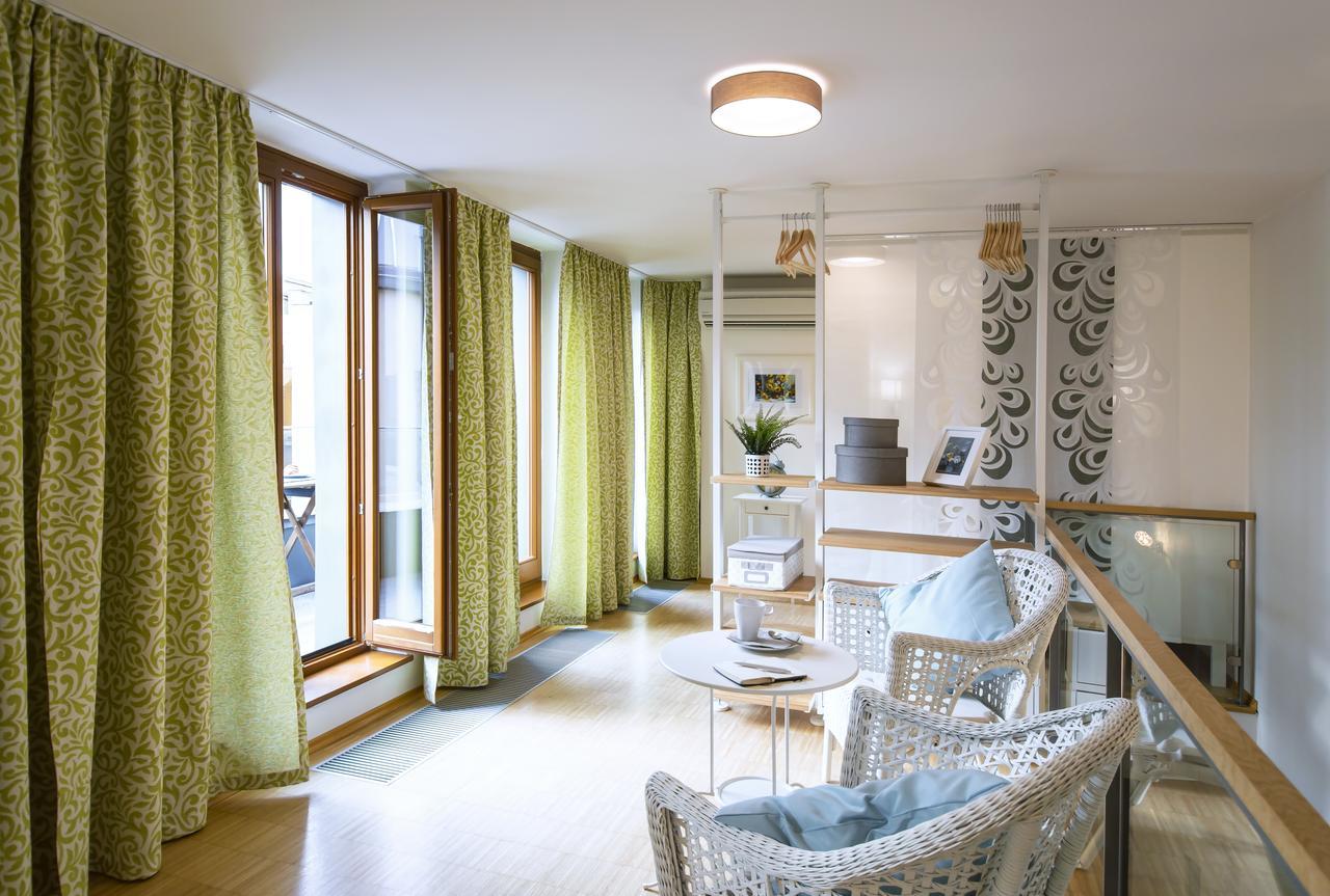 Modern Apartment Charvátova Praga Esterno foto