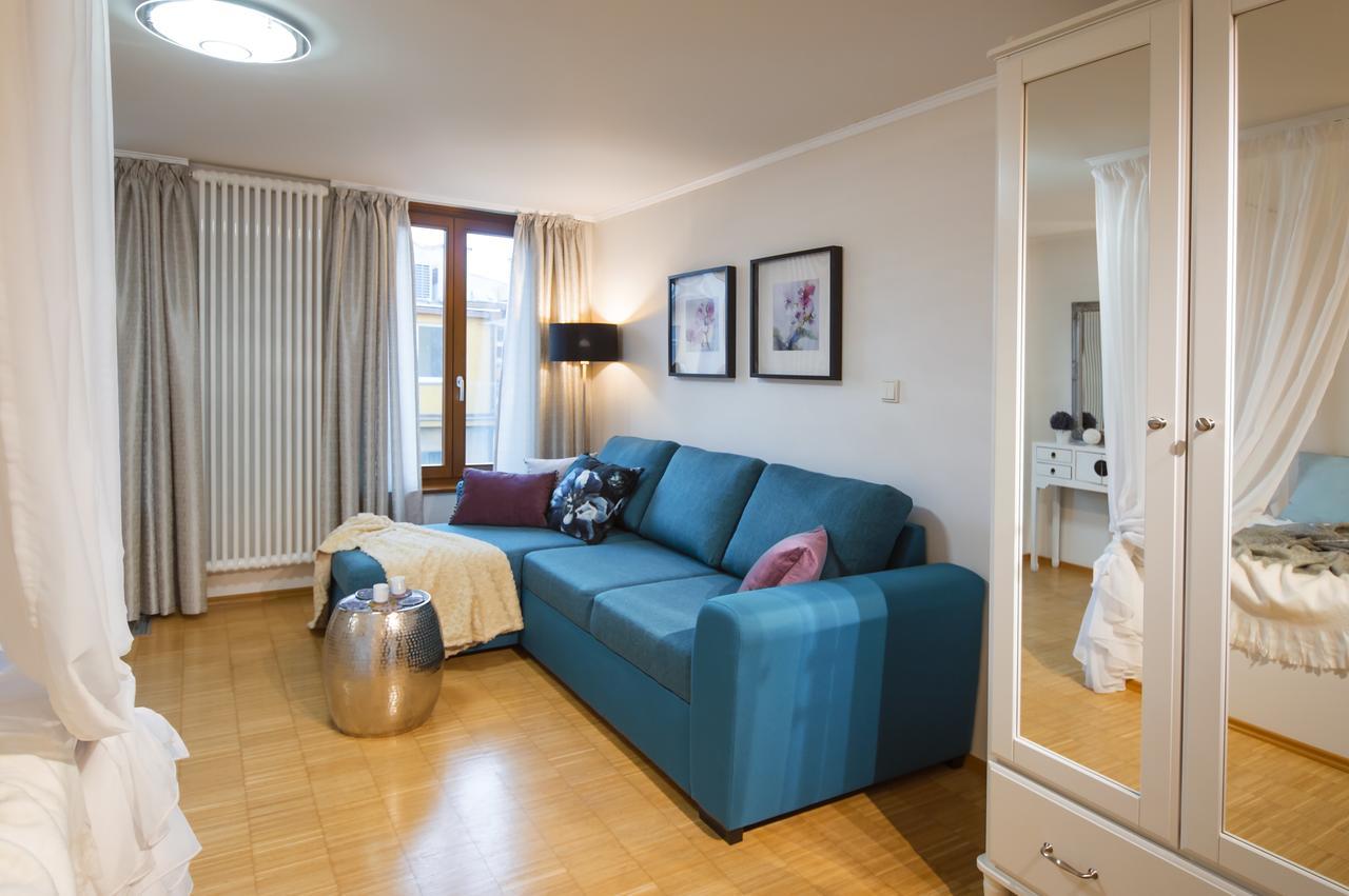 Modern Apartment Charvátova Praga Esterno foto