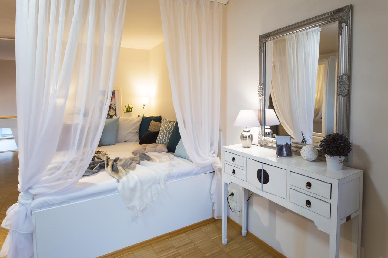 Modern Apartment Charvátova Praga Esterno foto