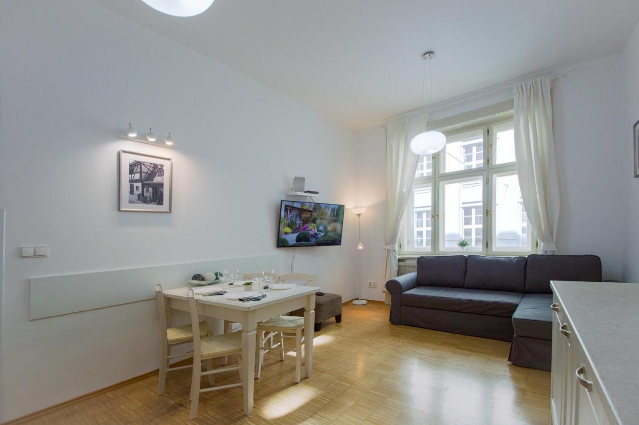 Modern Apartment Charvátova Praga Esterno foto