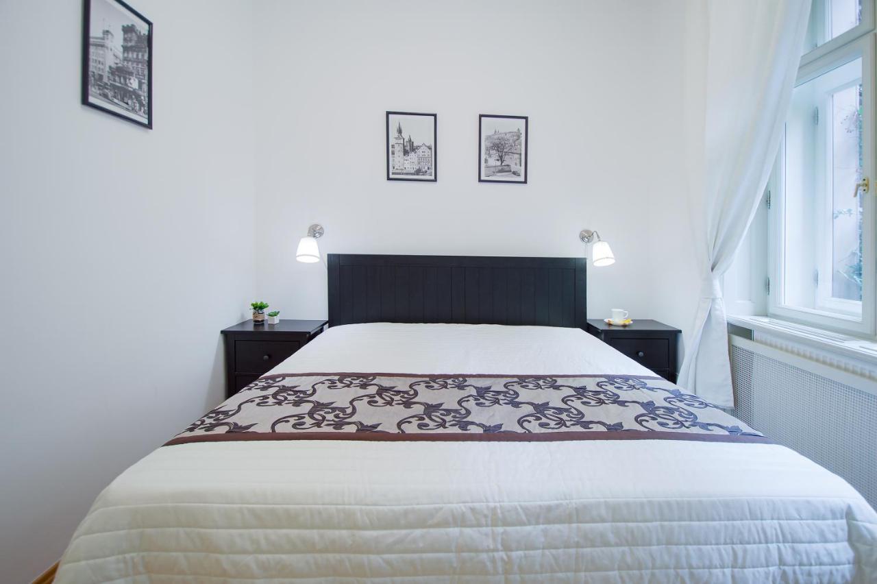 Modern Apartment Charvátova Praga Esterno foto