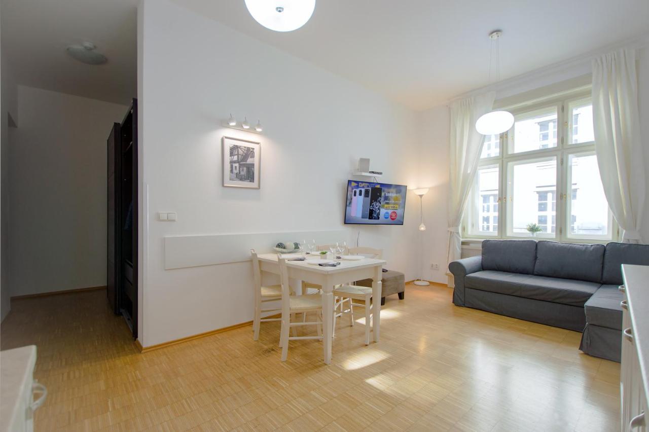 Modern Apartment Charvátova Praga Esterno foto