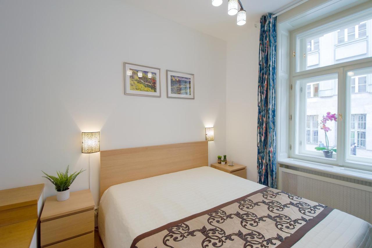 Modern Apartment Charvátova Praga Esterno foto